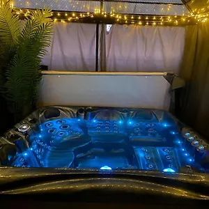 Secret Gem 1 Bed Garden Flat Private Luxury Hot Tub Bournemouth